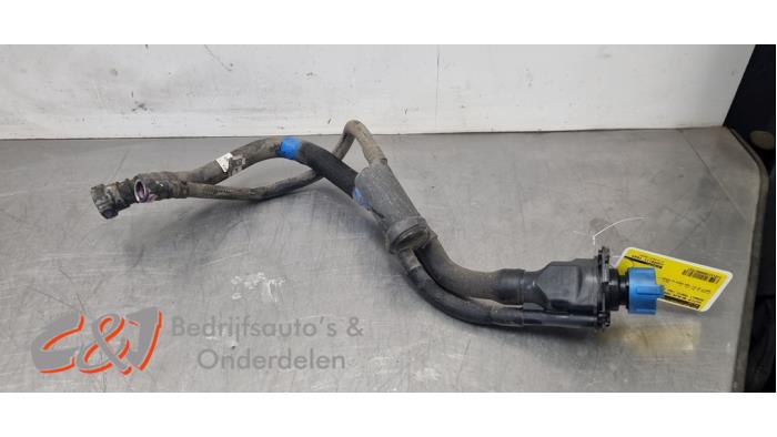 Gebrauchte Füllrohr adbluetank Renault Trafic (1FL/2FL/3FL/4FL) 2.0 dCi 16V 150 Preis € 31,50 Margenregelung angeboten von C&J Bedrijfsauto's & Onderdelen