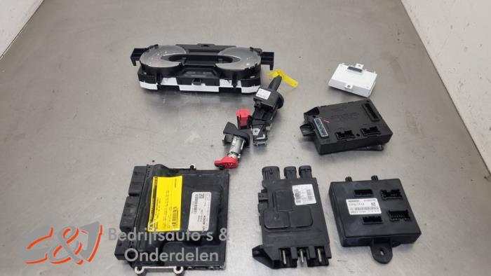 Used Ignition lock + computer Renault Trafic (1FL/2FL/3FL/4FL) 2.0 dCi 16V 120 Price € 525,00 Margin scheme offered by C&J Bedrijfsauto's & Onderdelen