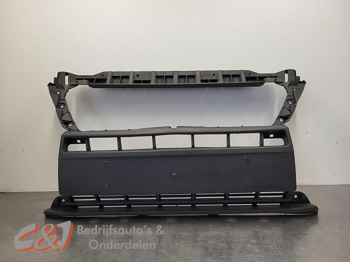 Begagnade Front Peugeot Boxer (U9) 3.0 HDi 175 Euro 5 Pris € 31,50 Marginaltabell erbjuds av C&J Bedrijfsauto's & Onderdelen
