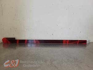 Begagnade Skena, skjutdörr, vänster Renault Trafic (1FL/2FL/3FL/4FL) 2.0 dCi 16V 150 Pris € 42,00 Marginaltabell erbjuds av C&J Bedrijfsauto's & Onderdelen