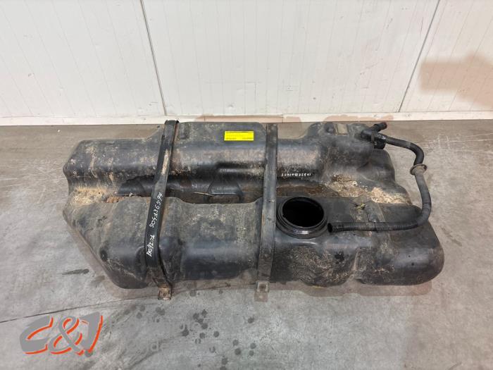 Używane Zbiornik Iveco New Daily VI 35C18, 40C18, 50C18, 65C18, 70C18, 35S18 Cena € 131,25 Procedura marży oferowane przez C&J Bedrijfsauto's & Onderdelen