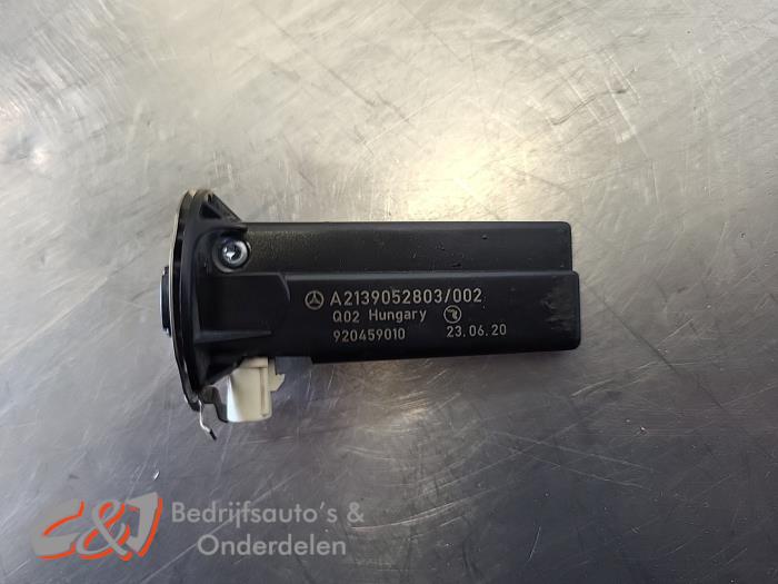 Begagnade Antenn Mercedes Sprinter 3t (910.6) 211 CDI 2.1 D FWD Pris € 10,50 Marginaltabell erbjuds av C&J Bedrijfsauto's & Onderdelen