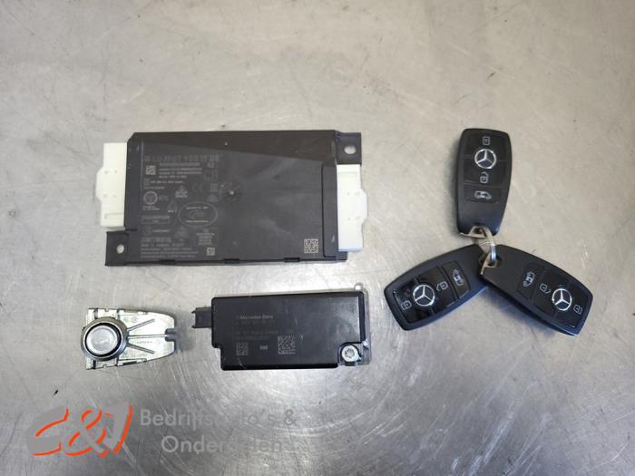 Używane Modul keyless vehicle Mercedes Sprinter 3t (910.6) 211 CDI 2.1 D FWD Cena € 315,00 Procedura marży oferowane przez C&J Bedrijfsauto's & Onderdelen