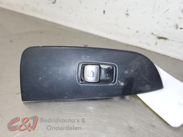 Usados Interruptor de ventanilla eléctrica Mercedes Vito (447.6) 1.6 111 CDI 16V Precio € 15,75 Norma de margen ofrecido por C&J Bedrijfsauto's & Onderdelen
