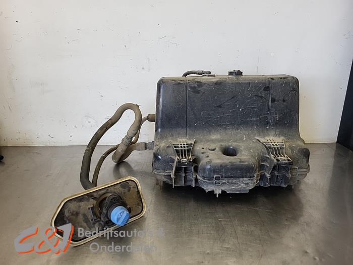 Gebrauchte Adblue Tank Nissan Interstar 2.3 dCi 135 16V Preis € 262,50 Margenregelung angeboten von C&J Bedrijfsauto's & Onderdelen