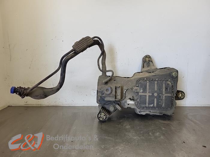 Gebrauchte Adblue Tank Peugeot Partner (EA//EF/EN/EU) 1.6 BlueHDI 75 Preis € 194,25 Margenregelung angeboten von C&J Bedrijfsauto's & Onderdelen