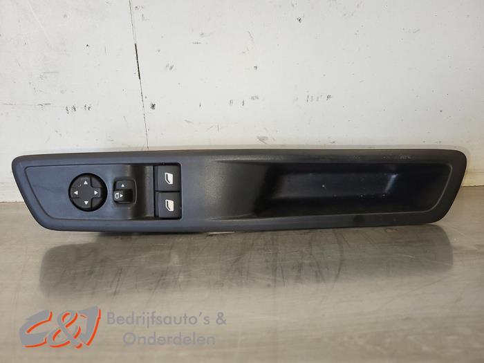 Usados Interruptor de ventanilla eléctrica Fiat Scudo 1.5 Multijet 120 Precio € 21,00 Norma de margen ofrecido por C&J Bedrijfsauto's & Onderdelen