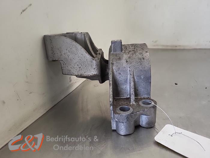 Engine mount from a Fiat Doblo Cargo (263) 1.3 MJ 16V DPF Euro 5 2014