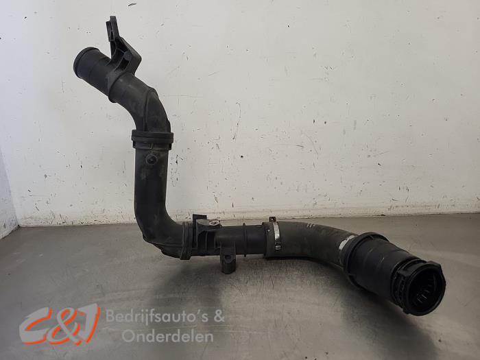 Gebrauchte Intercooler Rohr Opel Vivaro 1.6 CDTI BiTurbo 120 Preis € 42,00 Margenregelung angeboten von C&J Bedrijfsauto's & Onderdelen