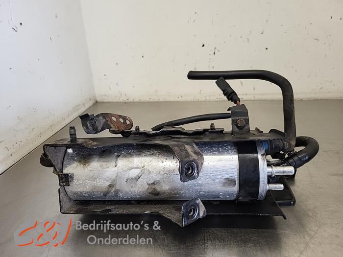 Begagnade Bränslefilterhus Volkswagen Transporter T5 2.0 TDI DRF Pris € 26,25 Marginaltabell erbjuds av C&J Bedrijfsauto's & Onderdelen