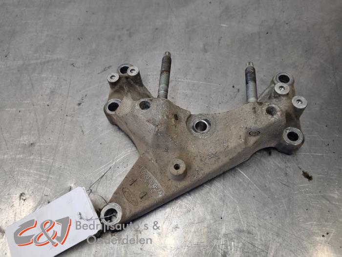 Usagé Support moteur Ford Transit Custom 2.0 TDCi 16V Eco Blue 130 Prix € 15,75 Règlement à la marge proposé par C&J Bedrijfsauto's & Onderdelen