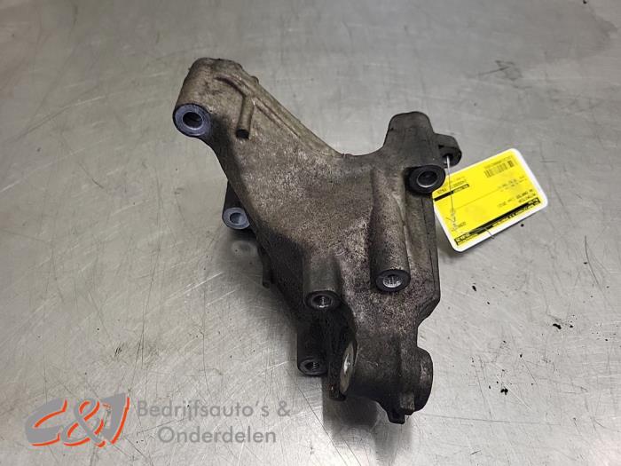 Used Engine mount Volkswagen Crafter 2.0 TDI 16V Price € 15,75 Margin scheme offered by C&J Bedrijfsauto's & Onderdelen
