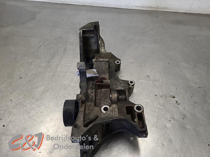 Used Engine mount Volkswagen Crafter 2.0 TDI 16V Price € 15,75 Margin scheme offered by C&J Bedrijfsauto's & Onderdelen