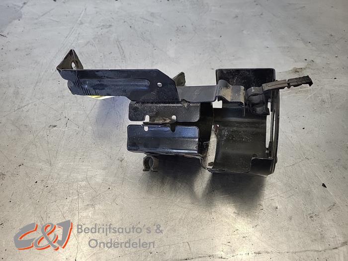 Begagnade Bränslefilterhus Mercedes Vito (447.6) 1.6 111 CDI 16V Pris € 26,25 Marginaltabell erbjuds av C&J Bedrijfsauto's & Onderdelen