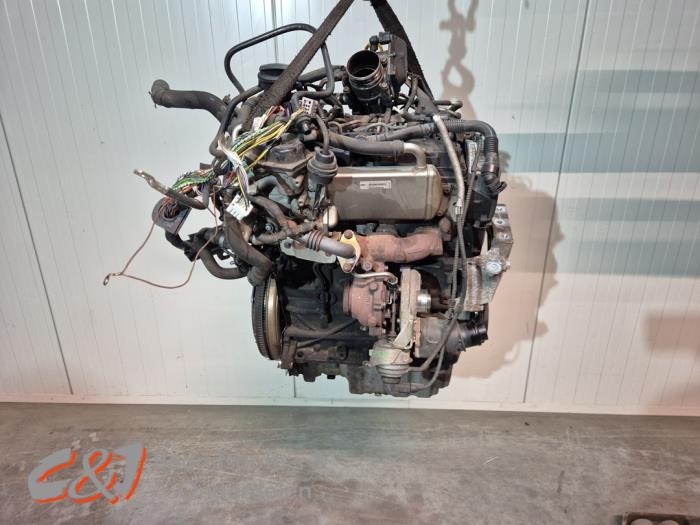 Motor van een Volkswagen Transporter T5 2.0 TDI DRF 2015