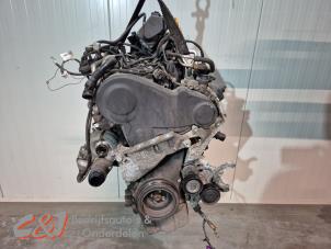 Motor van een Volkswagen Transporter T5 2.0 TDI DRF 2015