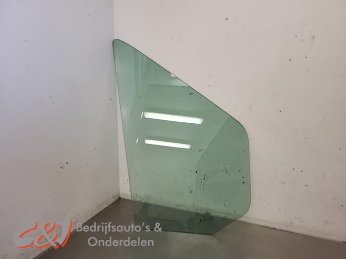 Usados Ventanilla triangular derecha delante Ford Transit 2.2 TDCi 16V Precio € 31,50 Norma de margen ofrecido por C&J Bedrijfsauto's & Onderdelen