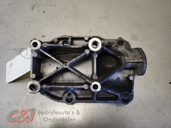 Used Engine mount Iveco New Daily VI 33S16, 35C16, 35S16 Price € 21,00 Margin scheme offered by C&J Bedrijfsauto's & Onderdelen