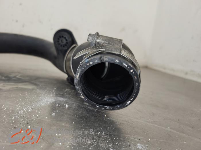 Intercooler Schlauch van een Volkswagen Transporter T5 2.0 TDI DRF 2015