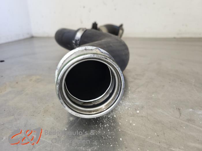 Intercooler Schlauch van een Volkswagen Transporter T5 2.0 TDI DRF 2015