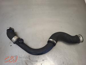 Intercooler Schlauch van een Volkswagen Transporter T5 2.0 TDI DRF 2015