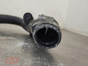 Intercooler Schlauch van een Volkswagen Transporter T5 2.0 TDI DRF 2015