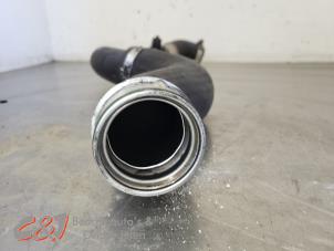 Intercooler Schlauch van een Volkswagen Transporter T5 2.0 TDI DRF 2015