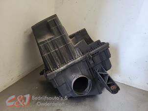 Usagé Boîtier filtre à air Volkswagen Transporter T5 1.9 TDi Prix € 26,25 Règlement à la marge proposé par C&J Bedrijfsauto's & Onderdelen