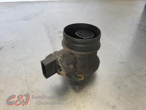 Usagé Compteur de masse d'air Volkswagen Transporter T5 1.9 TDi Prix € 10,50 Règlement à la marge proposé par C&J Bedrijfsauto's & Onderdelen