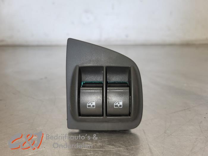 Usados Interruptor de ventanilla eléctrica Fiat Doblo (223A/119) 1.9 JTD Multijet Precio € 10,50 Norma de margen ofrecido por C&J Bedrijfsauto's & Onderdelen