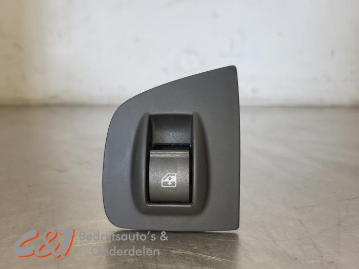 Usados Interruptor de ventanilla eléctrica Fiat Doblo (223A/119) 1.9 JTD Multijet Precio € 10,50 Norma de margen ofrecido por C&J Bedrijfsauto's & Onderdelen