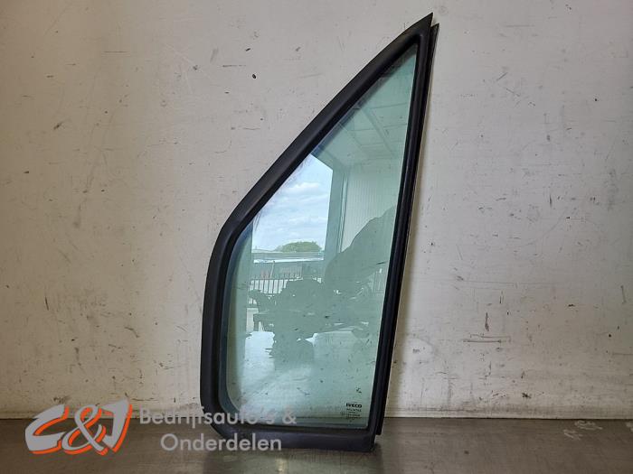 Usados Ventanilla triangular izquierda delante Iveco New Daily IV 35C13V, C13V/P, S13V, S13V/P Precio € 31,50 Norma de margen ofrecido por C&J Bedrijfsauto's & Onderdelen