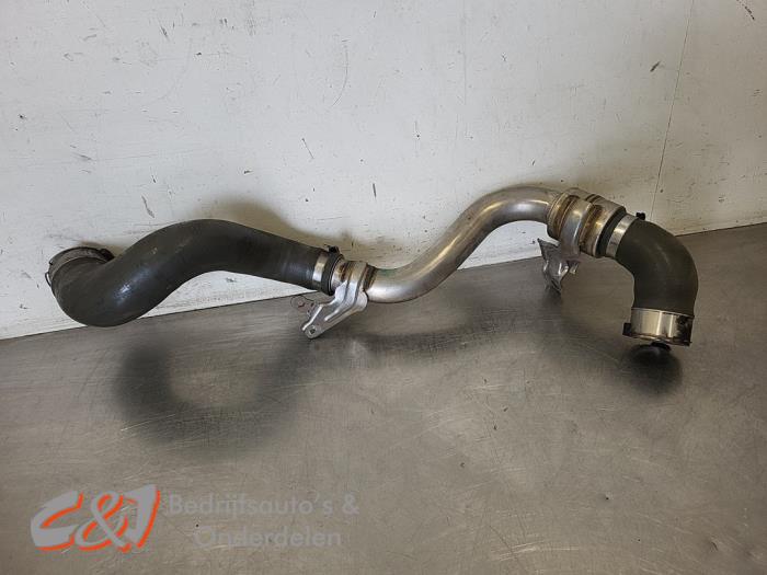 Gebrauchte Intercooler Rohr Opel Vivaro 1.6 CDTi BiTurbo 125 Preis € 31,50 Margenregelung angeboten von C&J Bedrijfsauto's & Onderdelen