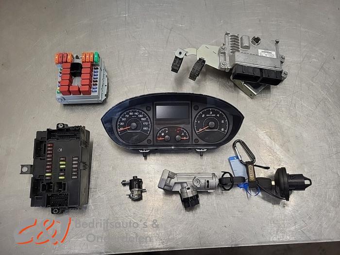 Used Ignition lock + computer Citroen Jumper (U9) 2.2 Blue HDi 140 Price € 525,00 Margin scheme offered by C&J Bedrijfsauto's & Onderdelen