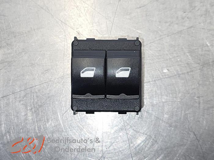 Usados Interruptor de ventanilla eléctrica Opel Combo Cargo 1.6 CDTI 75 Precio € 10,50 Norma de margen ofrecido por C&J Bedrijfsauto's & Onderdelen