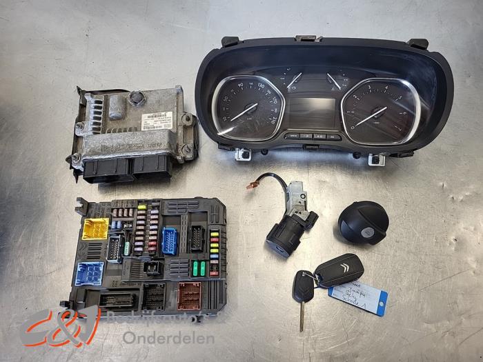Used Ignition lock + computer Citroen Jumpy 2.0 Blue HDI 120 Price € 262,50 Margin scheme offered by C&J Bedrijfsauto's & Onderdelen