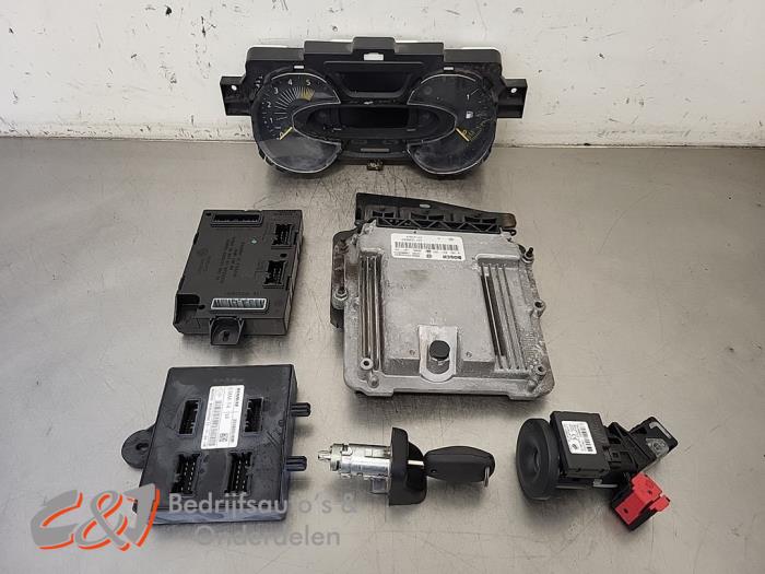 Used Ignition lock + computer Renault Trafic (1FL/2FL/3FL/4FL) 1.6 dCi 115 Price € 367,50 Margin scheme offered by C&J Bedrijfsauto's & Onderdelen