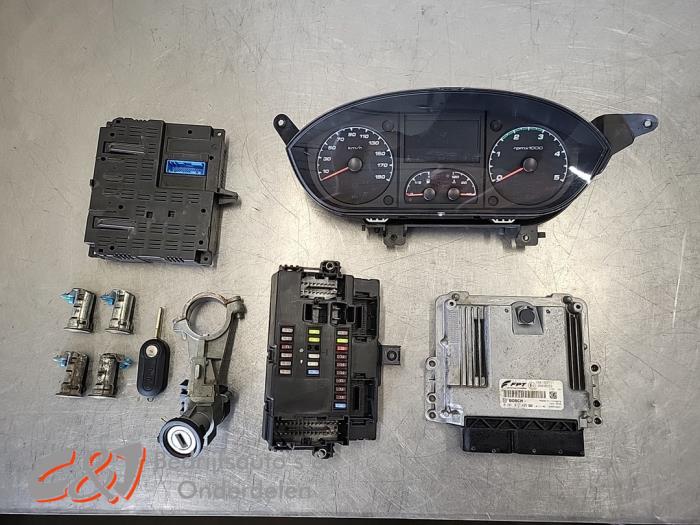 Gebrauchte Zündschloss + Steuergerät Iveco New Daily V 29L15V, 35C15LV, 40C15L, 50C15LV Preis € 367,50 Margenregelung angeboten von C&J Bedrijfsauto's & Onderdelen