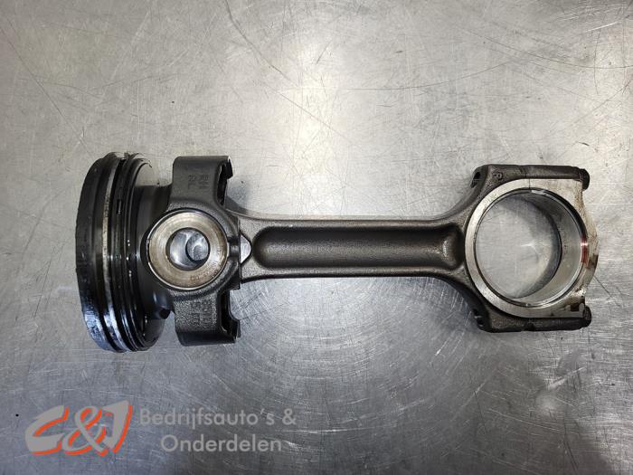 Usagé Piston Fiat Talento 2.0 EcoJet BiTurbo 120 Prix € 78,75 Règlement à la marge proposé par C&J Bedrijfsauto's & Onderdelen
