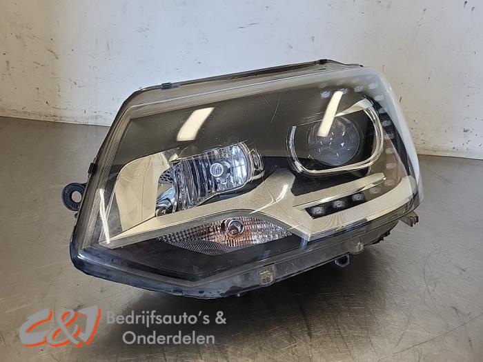 Używane Reflektor lewy Volkswagen Transporter T6 2.0 TDI DRF 4Motion Cena € 404,25 Procedura marży oferowane przez C&J Bedrijfsauto's & Onderdelen