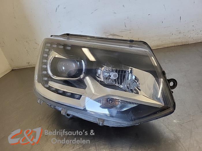 Używane Reflektor prawy Volkswagen Transporter T6 2.0 TDI DRF 4Motion Cena € 420,00 Procedura marży oferowane przez C&J Bedrijfsauto's & Onderdelen