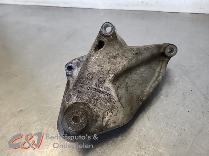 Used Engine mount Volkswagen Crafter 2.0 TDI 16V Price € 15,75 Margin scheme offered by C&J Bedrijfsauto's & Onderdelen