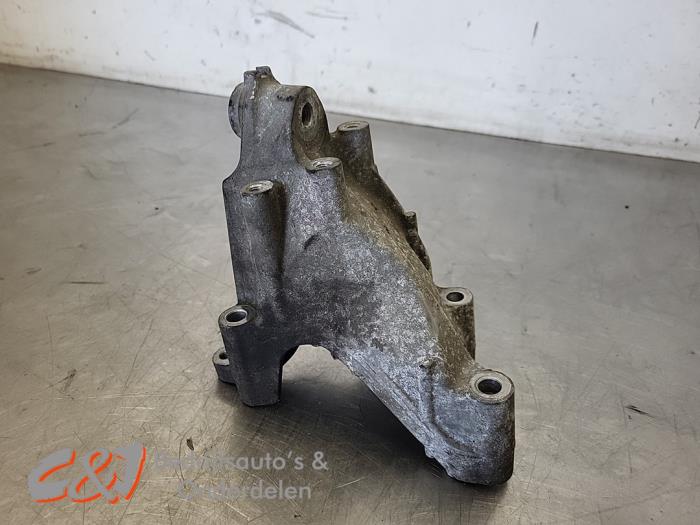 Used Engine mount Volkswagen Crafter 2.0 TDI 16V Price € 15,75 Margin scheme offered by C&J Bedrijfsauto's & Onderdelen