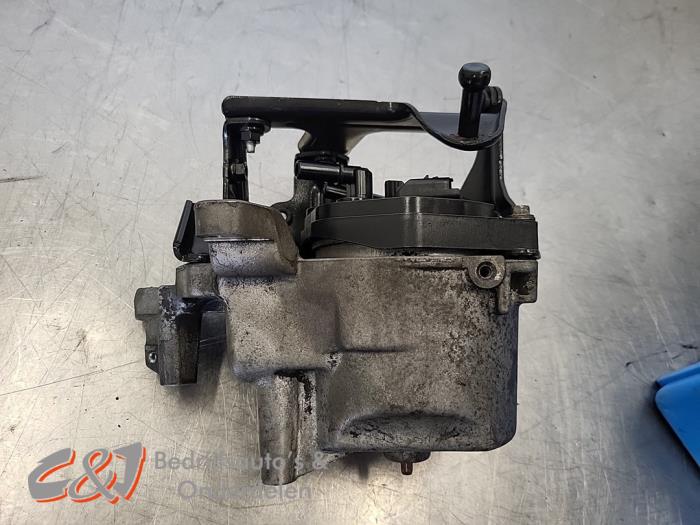 Begagnade Bränslefilterhus Ford Transit Connect (PJ2) 1.6 TDCi 16V 115 Pris € 31,50 Marginaltabell erbjuds av C&J Bedrijfsauto's & Onderdelen