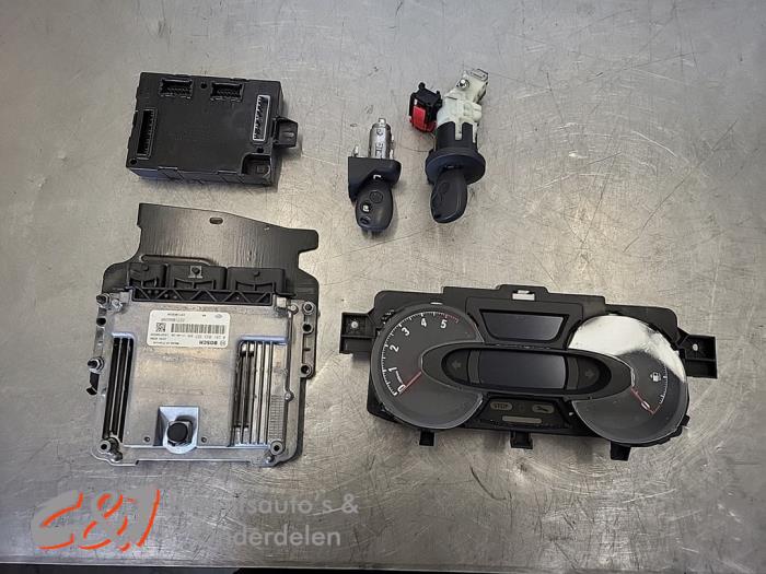 Used Ignition lock + computer Opel Vivaro Combi 1.6 CDTI Biturbo 125 Price € 525,00 Margin scheme offered by C&J Bedrijfsauto's & Onderdelen