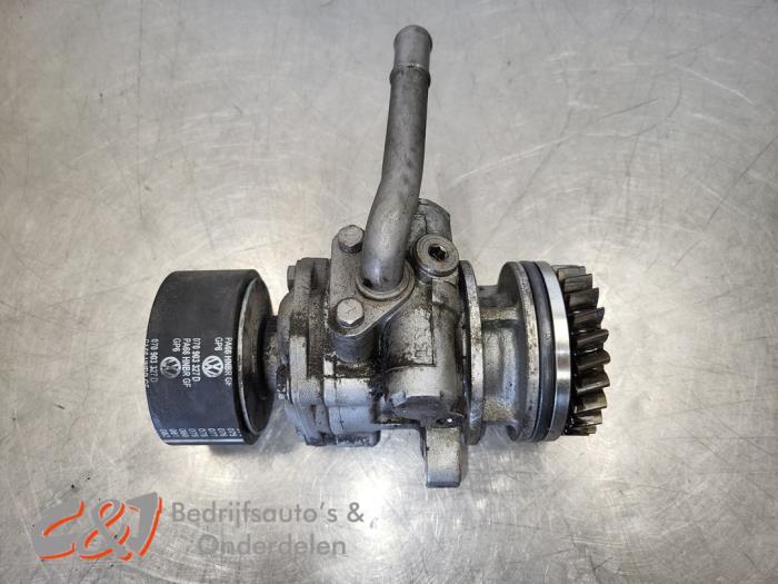 Usagé Pompe de direction Volkswagen Transporter T5 2.5 TDi PF Prix € 105,00 Règlement à la marge proposé par C&J Bedrijfsauto's & Onderdelen