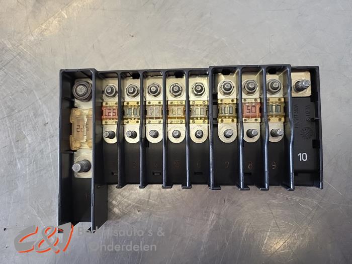 Säkringsbox från en Volkswagen Transporter T6 2.0 TDI 150 2017