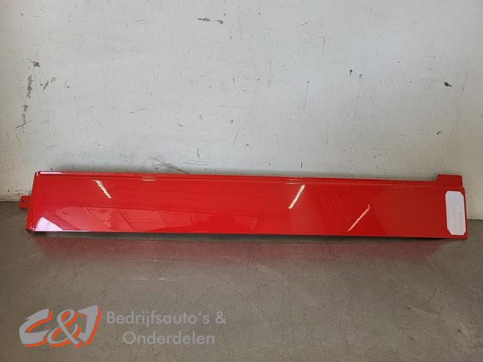 Sliding door rail trim