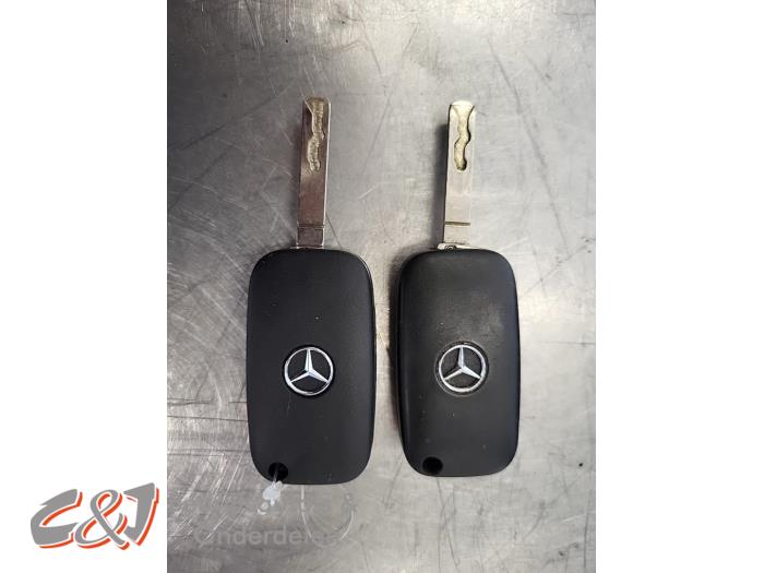Ignition lock + computer from a Mercedes-Benz Citan (415.7) 1.5 109 CDI Crewbus 2016
