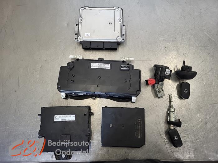 Ignition lock + computer from a Mercedes-Benz Citan (415.7) 1.5 109 CDI Crewbus 2016